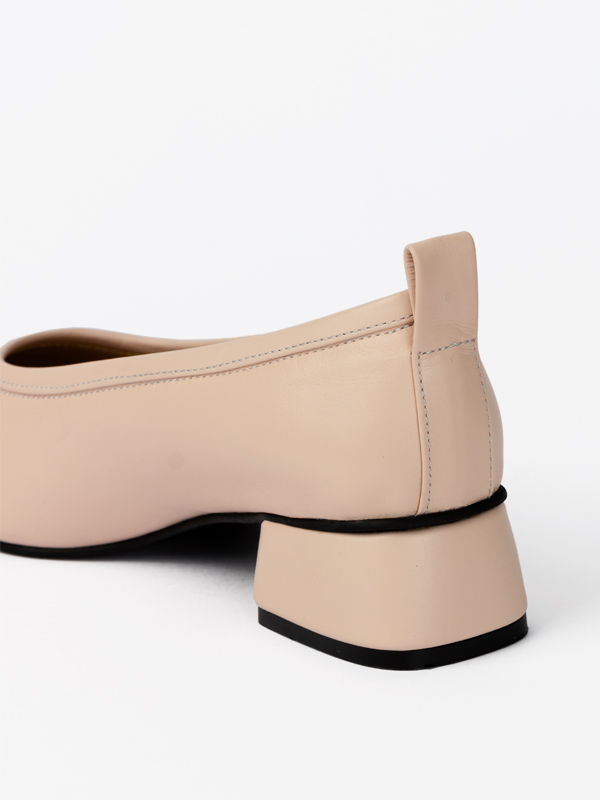 پامپ با پاشنه متوسط