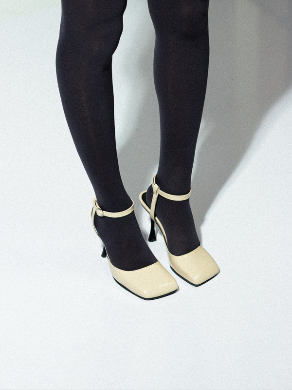 کفش زنانه پاشنه بلند دهانه اریب مشکی اکلیلی